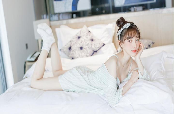 YY22TV夜月直播app互动体验